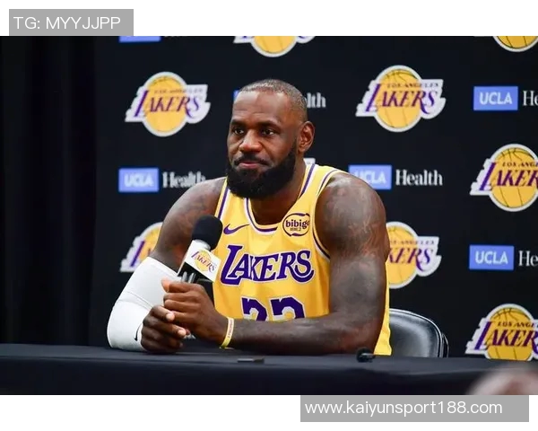 詹姆斯本周将与南湾湖人队合练今日未安排训练活动