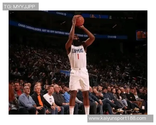 乔治状态回暖半场表现出色12分钟内高效拿下11分2助攻 乔治状态回暖半场表现出色12分钟内高效拿下11分2助攻