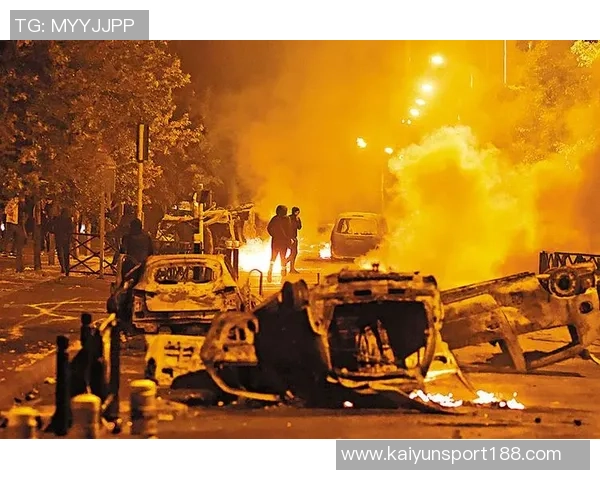 法国庆祝阿尔及利亚晋级引发骚乱巴黎政府紧急发出安全警告 法国庆祝阿尔及利亚晋级引发骚乱巴黎政府紧急发出安全警告