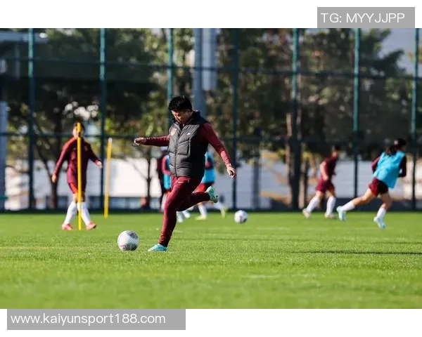 周欣怡精彩凌空垫射再添一球中国U17女足3-0领先挪威U17女足展现强劲实力